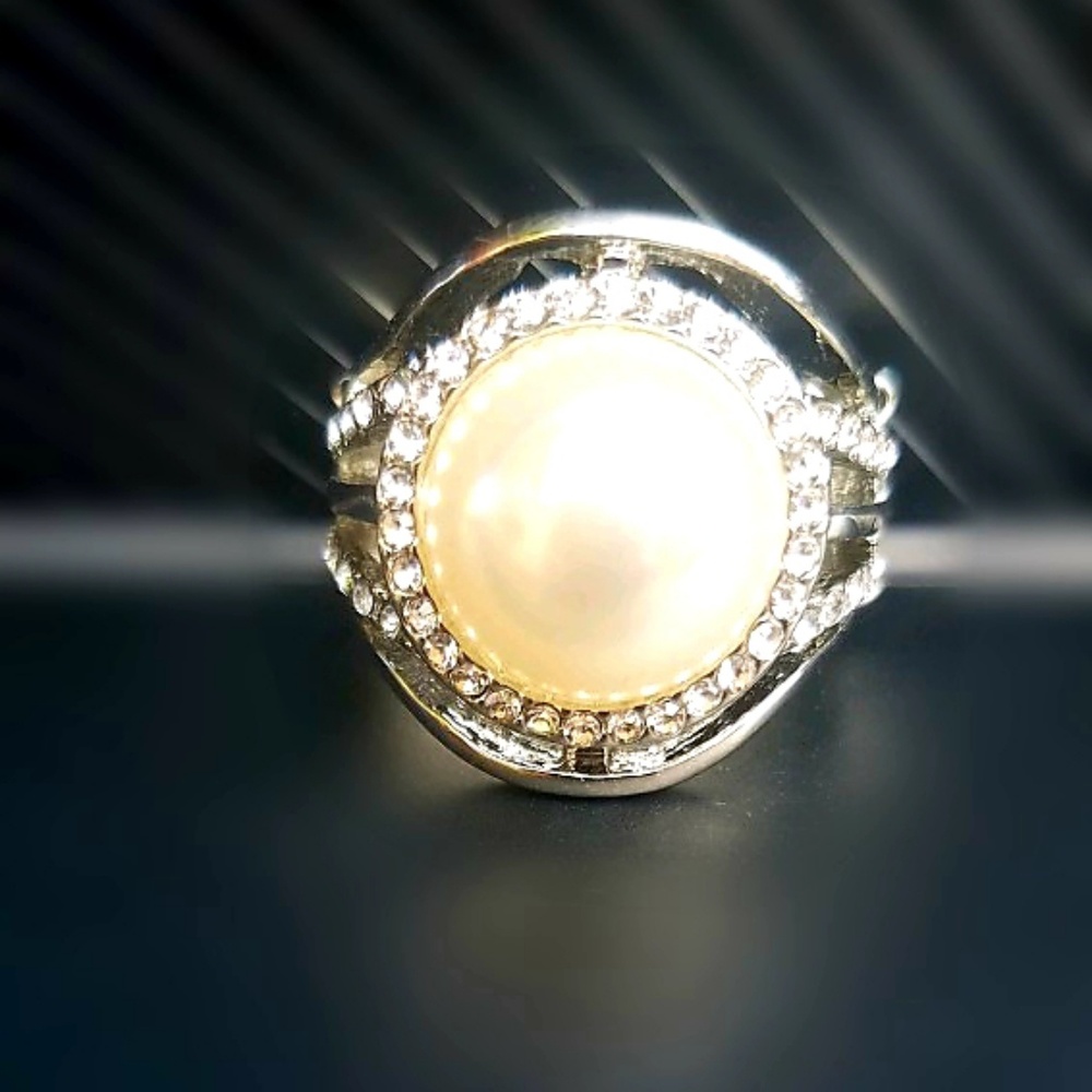 Ring - Picture 2 of 2